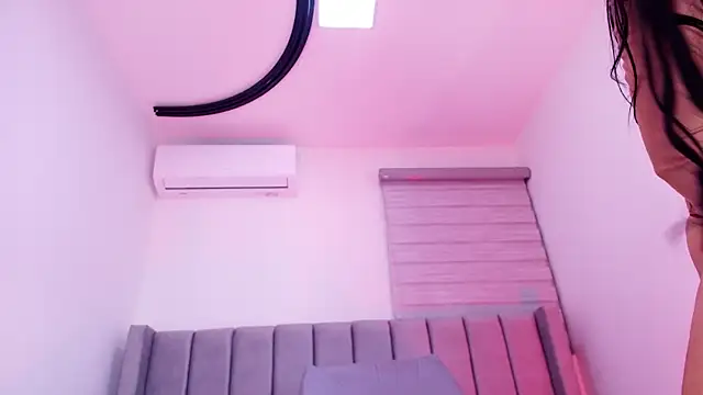 freyhasmith  online show from April 11, 3:00 am