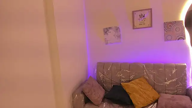 Snapshot of Afrodita_rouss chatting on February 14, 8:05 pm Afrodita rouss online show from February 14, 8:05 pm