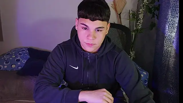 eithan jonnes online show from April 10, 9:19 pm