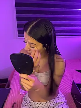 Snapshot of Deva_00 chatting on February 14, 12:40 am Deva 00 online show from February 14, 12:40 am