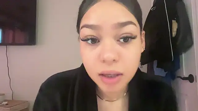 Snapshot of lizabbyyy chatting on May 25, 8:04 pm lizabbyyy online show from May 25, 8:04 pm