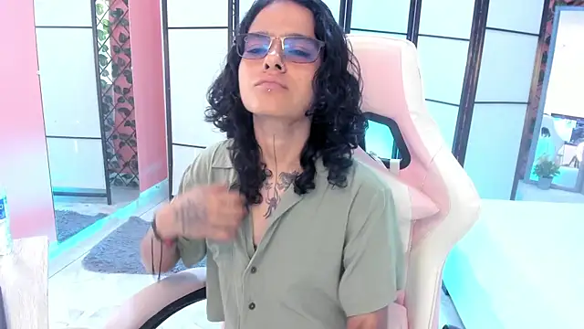 Snapshot of Julianne_7 chatting on February 23, 8:50 pm Julianne 7 online show from February 23, 8:50 pm