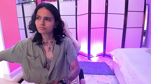 Snapshot of Julianne_7 chatting on March 2, 8:26 pm Julianne 7 online show from March 2, 8:26 pm