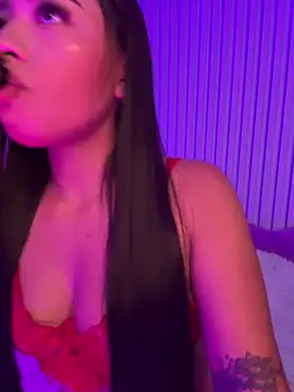 Snapshot of valerie20_ chatting on June 13, 4:21 am valerie20 online show from June 13, 4:21 am