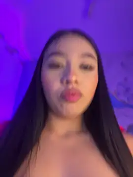 Snapshot of valerie20_ chatting on June 25, 4:45 am valerie20 online show from June 25, 4:45 am