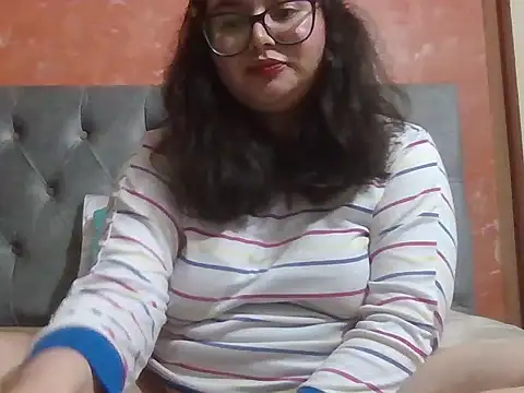 Snapshot of DearestKittyKat chatting on February 16, 4:19 am DearestKittyKat online show from February 16, 4:19 am