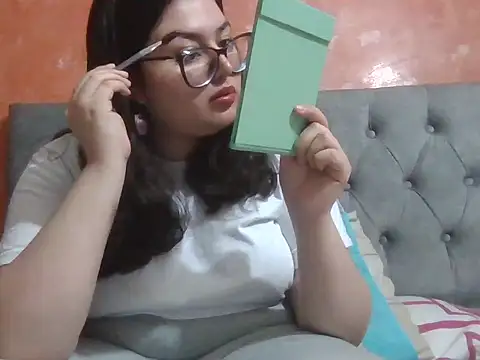 Snapshot of DearestKittyKat chatting on February 17, 4:57 pm DearestKittyKat online show from February 17, 4:57 pm