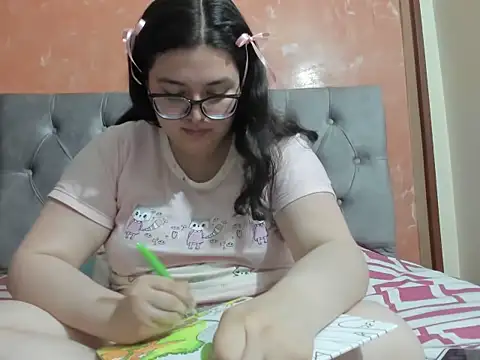 Snapshot of DearestKittyKat chatting on February 21, 4:57 am DearestKittyKat online show from February 21, 4:57 am