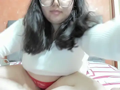 Snapshot of DearestKittyKat chatting on February 27, 6:35 am DearestKittyKat online show from February 27, 6:35 am