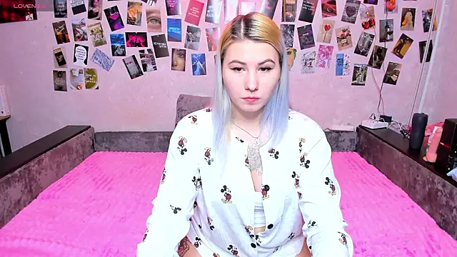 Snapshot of x_Ulya1cutex chatting on February 18, 11:28 am x Ulya1cutex online show from February 18, 11:28 am