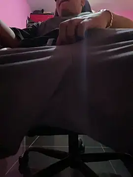 Snapshot of Ggadezpr chatting on February 13, 3:30 pm Ggadezpr online show from February 13, 3:30 pm