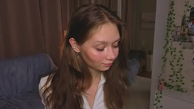 Snapshot of HolliBillig chatting on February 13, 7:21 pm HolliBillig online show from February 13, 7:21 pm