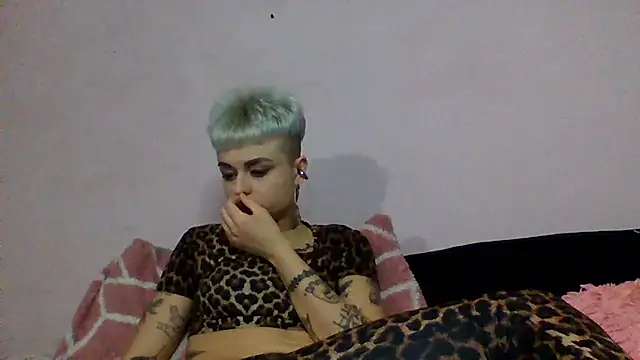 Snapshot of AlisaDear257 chatting on February 16, 8:05 pm AlisaDear257 online show from February 16, 8:05 pm