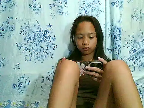 Snapshot of Asianpinay_Skinny1818 chatting on April 12, 10:37 pm Asianpinay Skinny1818 online show from April 12, 10:37 pm