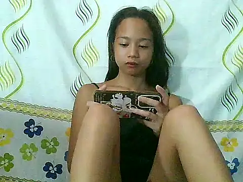 Snapshot of Asianpinay_Skinny1818 chatting on April 14, 11:00 pm Asianpinay Skinny1818 online show from April 14, 11:00 pm