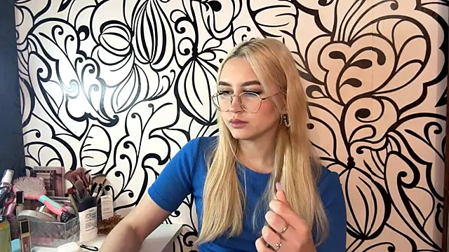 Snapshot of Kat_Catherine chatting on February 27, 11:32 am Kat Catherine online show from February 27, 11:32 am