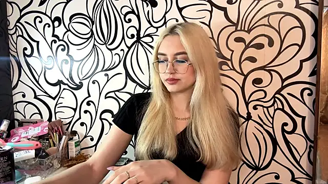 Snapshot of Kat_Catherine chatting on March 1, 11:12 am Kat Catherine online show from March 1, 11:12 am