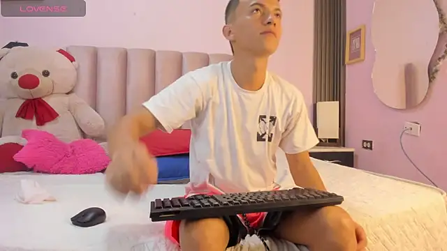 Dylan and Kim online show from February 20, 12:27 pm