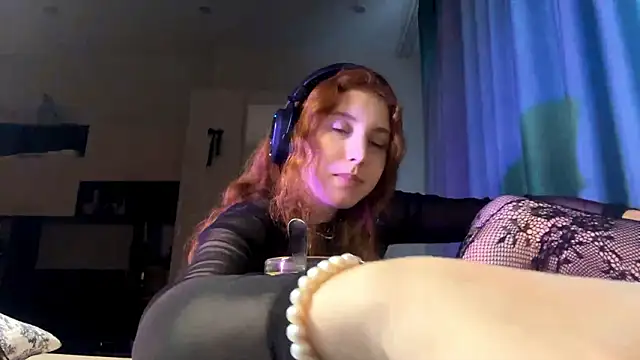 Snapshot of AliceCarrol chatting on February 25, 2:16 pm AliceCarrol online show from February 25, 2:16 pm