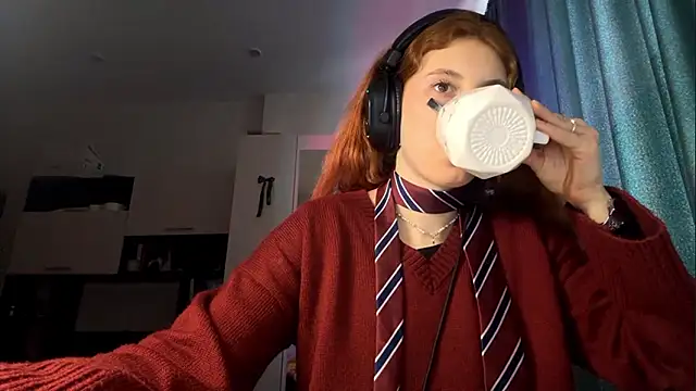 Snapshot of AliceCarrol chatting on March 2, 2:02 pm AliceCarrol online show from March 2, 2:02 pm