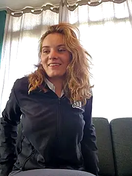 sweetsophie69 online show from May 13, 3:20 pm
