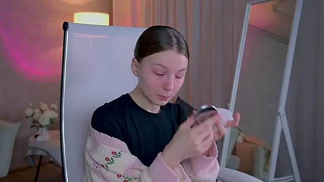 ElliFrankenweenie online show from March 6, 6:32 am