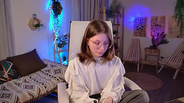 ElliFrankenweenie online show from March 28, 6:02 am