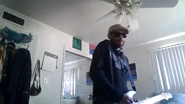 Snapshot of TheDaddio03 chatting on February 22, 9:57 pm TheDaddio03 online show from February 22, 9:57 pm