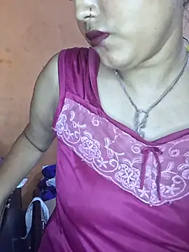 Snapshot of Nency_Love143 chatting on June 27, 6:13 pm Nency Love143 online show from June 27, 6:13 pm