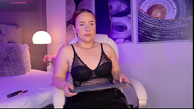 FoxieNova online show from March 25, 1:50 pm