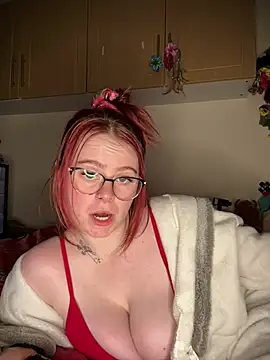 Snapshot of Melodysweetx chatting on February 18, 12:50 am Melodysweetx online show from February 18, 12:50 am