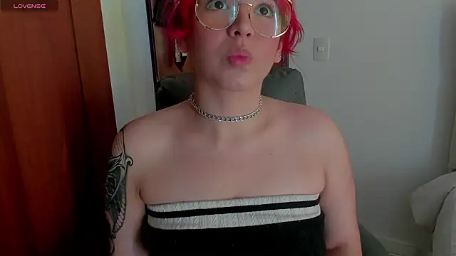 Snapshot of GoonetteMessy chatting on February 22, 7:56 pm GoonetteMessy online show from February 22, 7:56 pm