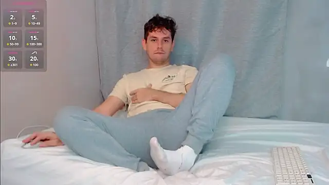 Snapshot of Luc_7 chatting on February 22, 9:30 am Luc 7 online show from February 22, 9:30 am