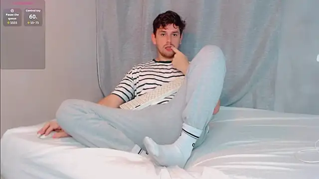 Snapshot of Luc_7 chatting on March 5, 10:39 pm Luc 7 online show from March 5, 10:39 pm