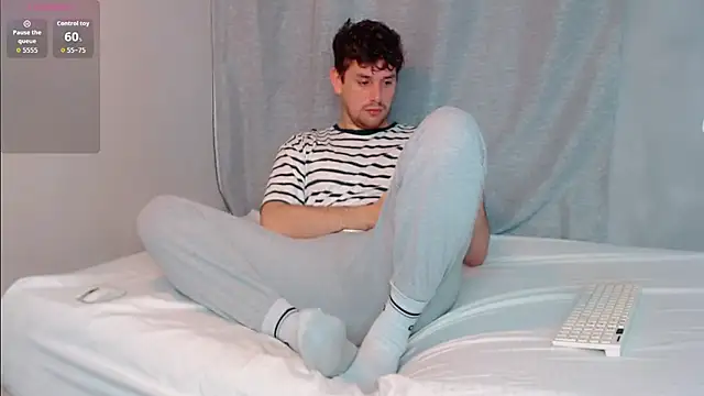 Snapshot of Luc_7 chatting on March 6, 6:59 pm Luc 7 online show from March 6, 6:59 pm