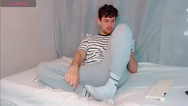 Snapshot of Luc_7 chatting on March 7, 6:49 pm Luc 7 online show from March 7, 6:49 pm