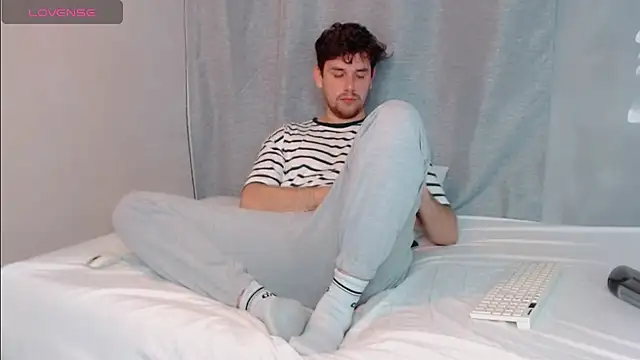 Snapshot of Luc_7 chatting on March 10, 6:46 pm Luc 7 online show from March 10, 6:46 pm