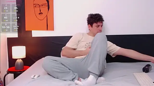 Snapshot of Luc_7 chatting on March 22, 9:29 pm Luc 7 online show from March 22, 9:29 pm