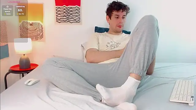 Snapshot of Luc_7 chatting on March 25, 9:32 pm Luc 7 online show from March 25, 9:32 pm