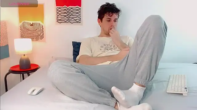 Snapshot of Luc_7 chatting on March 28, 4:01 am Luc 7 online show from March 28, 4:01 am