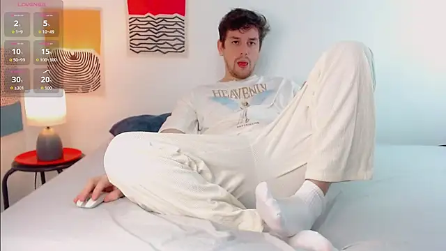 Snapshot of Luc_7 chatting on April 4, 2:32 am Luc 7 online show from April 4, 2:32 am