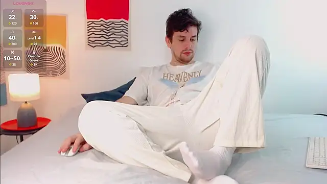 Snapshot of Luc_7 chatting on April 5, 8:39 pm Luc 7 online show from April 5, 8:39 pm