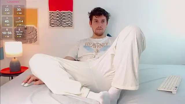 Snapshot of Luc_7 chatting on April 6, 5:52 am Luc 7 online show from April 6, 5:52 am