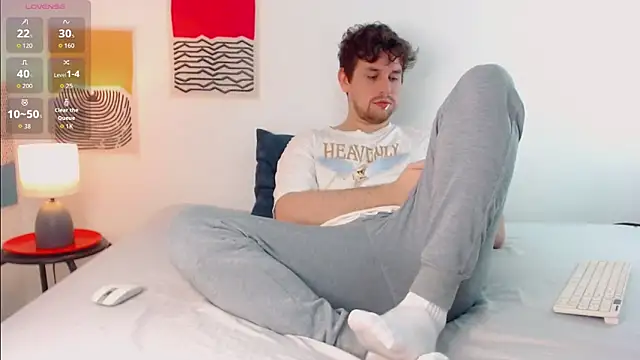 Snapshot of Luc_7 chatting on April 10, 12:05 am Luc 7 online show from April 10, 12:05 am