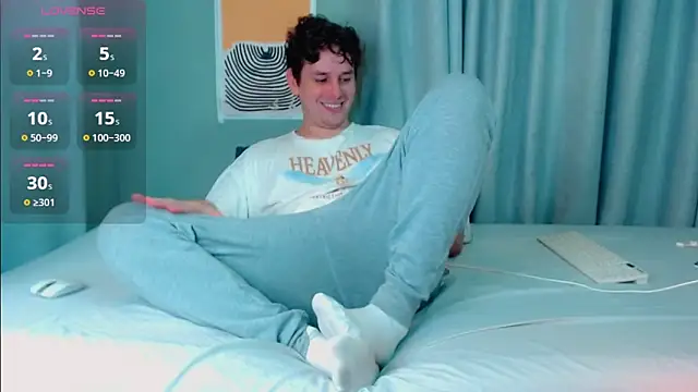 Snapshot of Luc_7 chatting on April 13, 9:42 pm Luc 7 online show from April 13, 9:42 pm