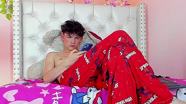 Snapshot of Philippsx chatting on February 12, 9:37 am Philippsx online show from February 12, 9:37 am