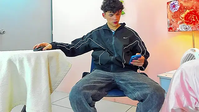 Snapshot of Philippsx chatting on February 18, 11:33 pm Philippsx online show from February 18, 11:33 pm