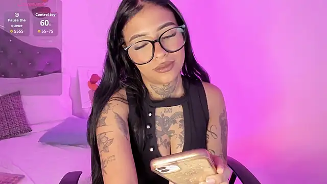 Snapshot of Aisha_Haddad chatting on February 14, 2:03 pm Aisha Haddad online show from February 14, 2:03 pm