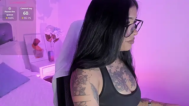 Snapshot of Aisha_Haddad chatting on February 16, 3:19 pm Aisha Haddad online show from February 16, 3:19 pm