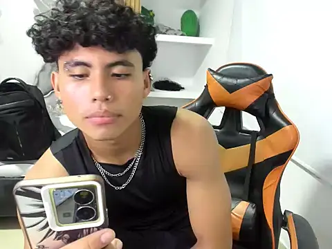 Snapshot of marcus_dick___ chatting on August 6, 3:52 am marcus dick online show from August 6, 3:52 am